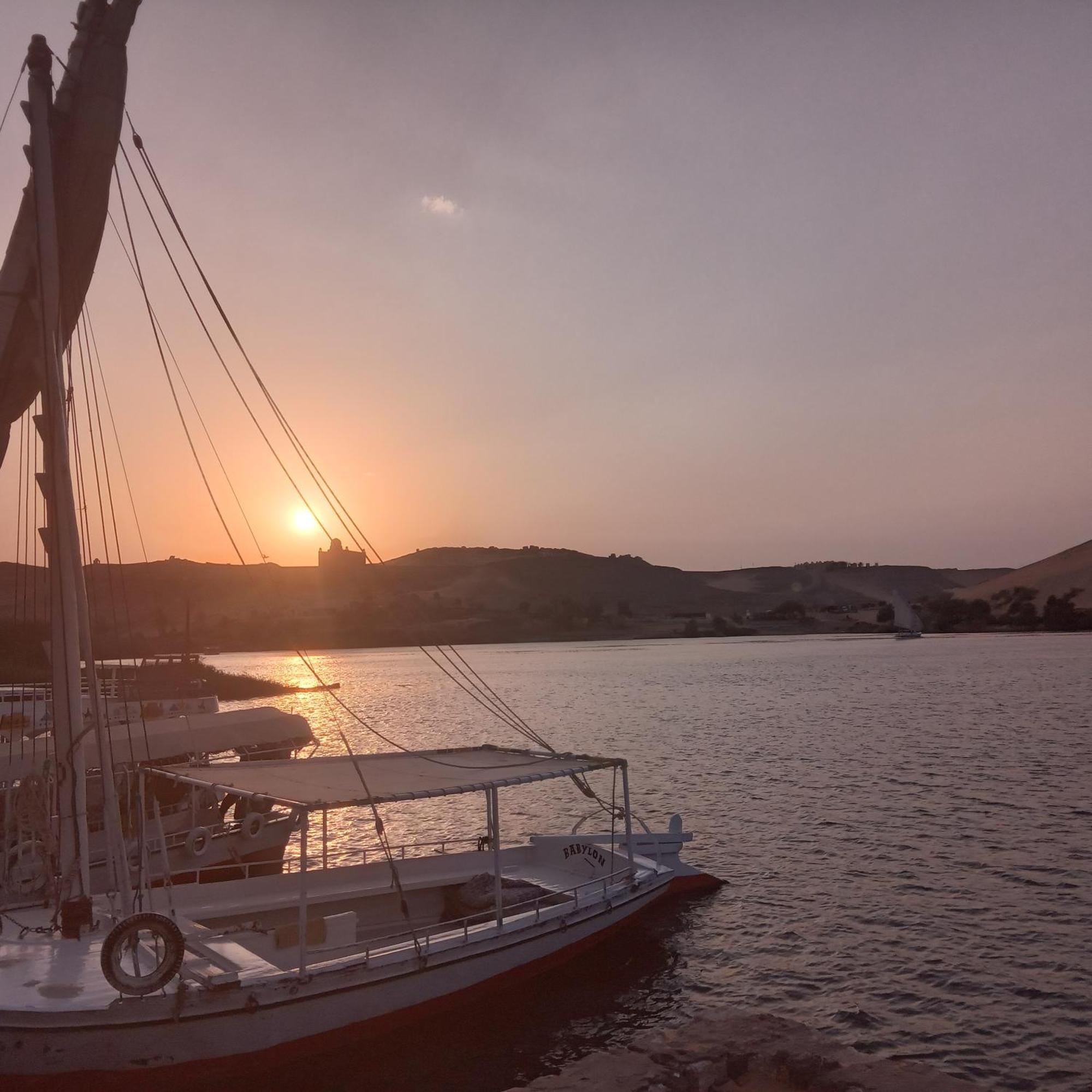 Hooly Nubian Hotel Aswan Bagian luar foto