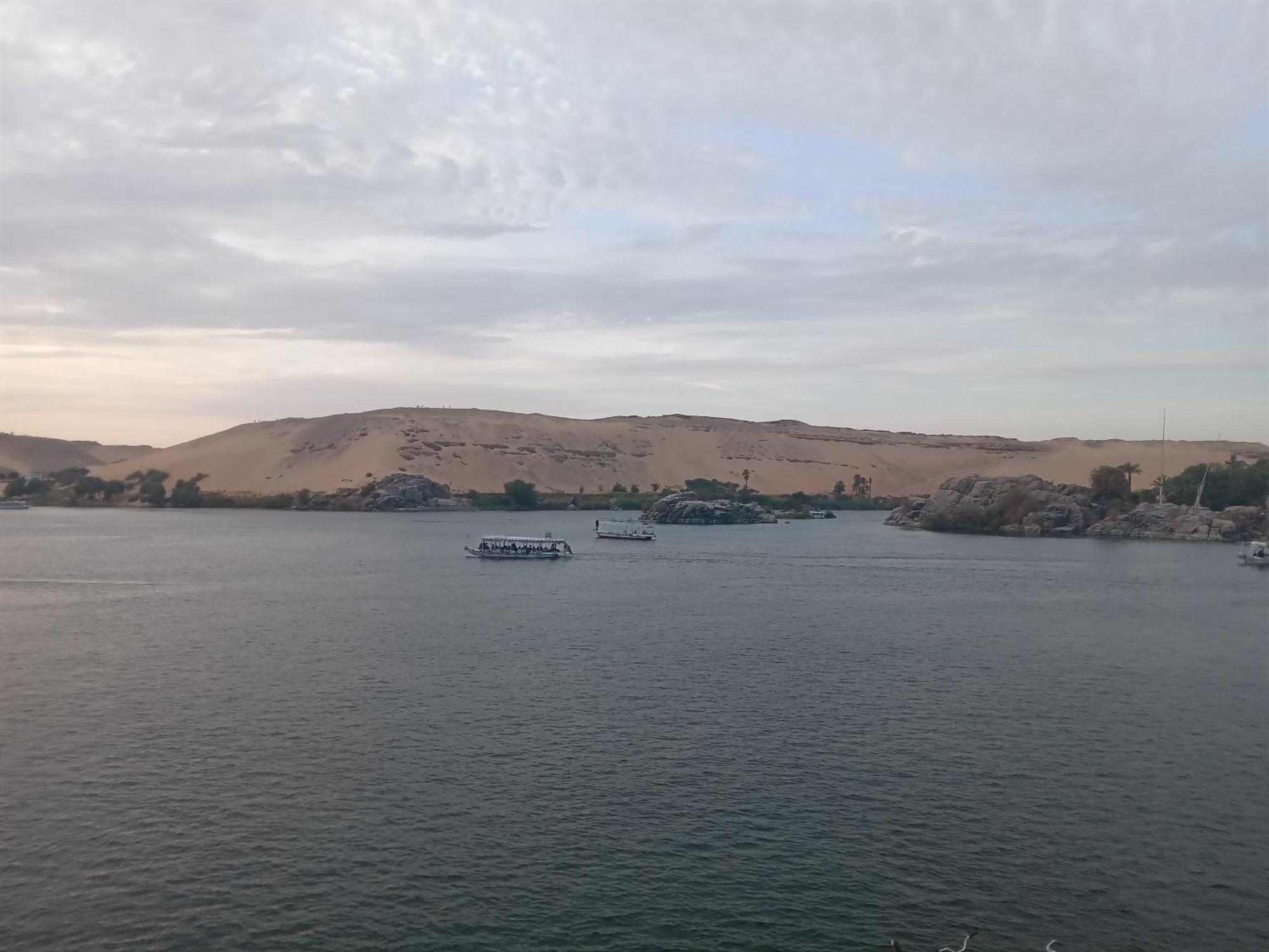 Hooly Nubian Hotel Aswan Bagian luar foto